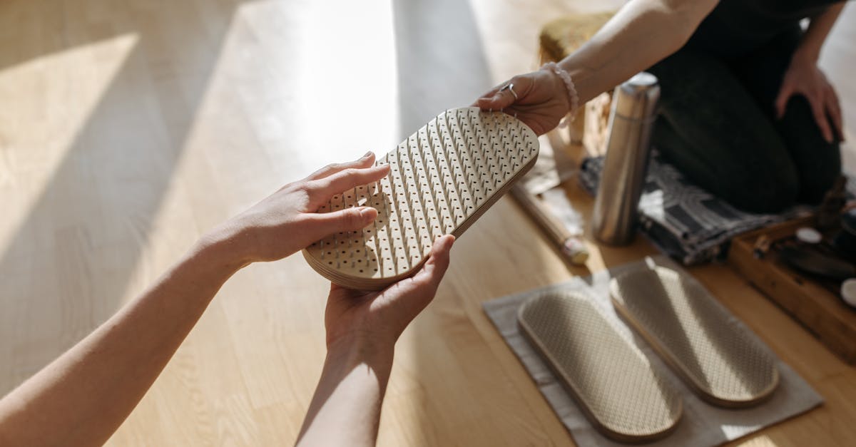 découvrez l'acupression, une technique de médecine traditionnelle chinoise qui utilise des points de pression pour soulager le stress, réduire la douleur et améliorer le bien-être général. apprenez comment cette méthode naturelle peut vous aider à équilibrer votre énergie et à favoriser la guérison.