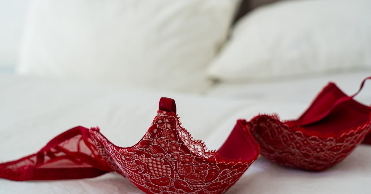 découvrez notre collection de lingerie élégante et confortable. explorez des modèles variés, des soutiens-gorge aux culottes, parfaits pour sublimer votre silhouette tout en offrant un confort optimal. idéale pour toutes les occasions, notre lingerie saura vous séduire par ses détails raffinés et ses matières de qualité.