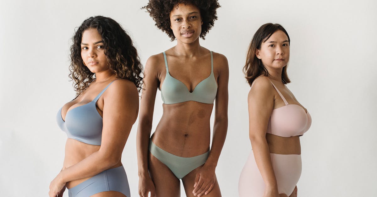 découvrez les dernières tendances en matière de lingerie pour sublimer votre silhouette et exprimer votre style. explorez des styles variés allant des ensembles délicats aux pièces audacieuses, tout en étant à la pointe de la mode.