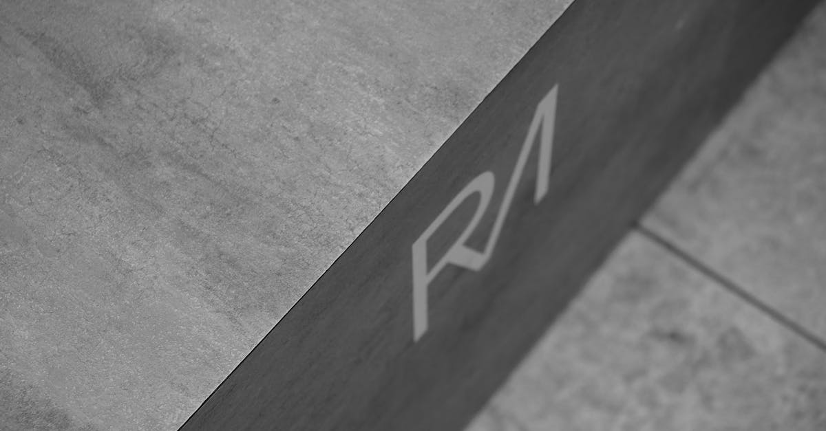 découvrez tout ce qu'il faut savoir sur les marques déposées (trademark) : protection, processus d'enregistrement, avantages et responsabilité légale pour sécuriser votre identité de marque.